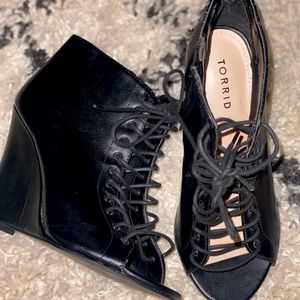 Black lace-up wedge heels
